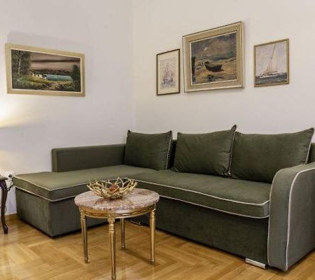 G102 Κεντρικό Πολυτελές Διαμέρισμα Leilighet Volos Eksteriør bilde